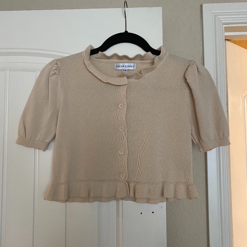 ❣️GONE TOMORROW❣️ Cream button up peplum blouse